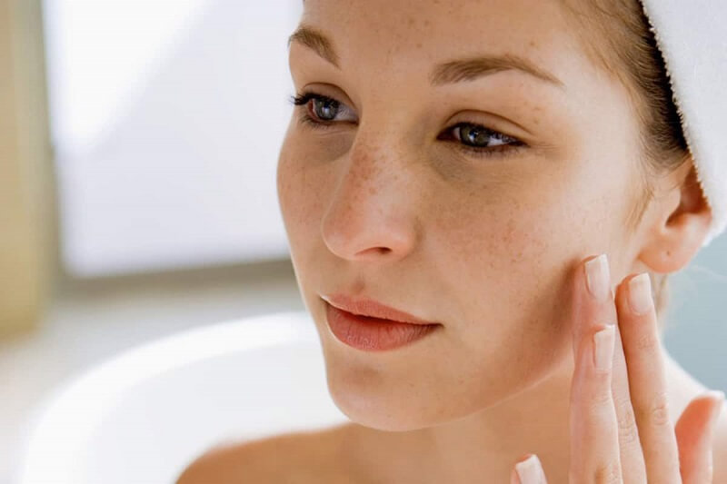 Cách chăm sóc da mặt bị nám tàn nhang hiệu quả tại nhà