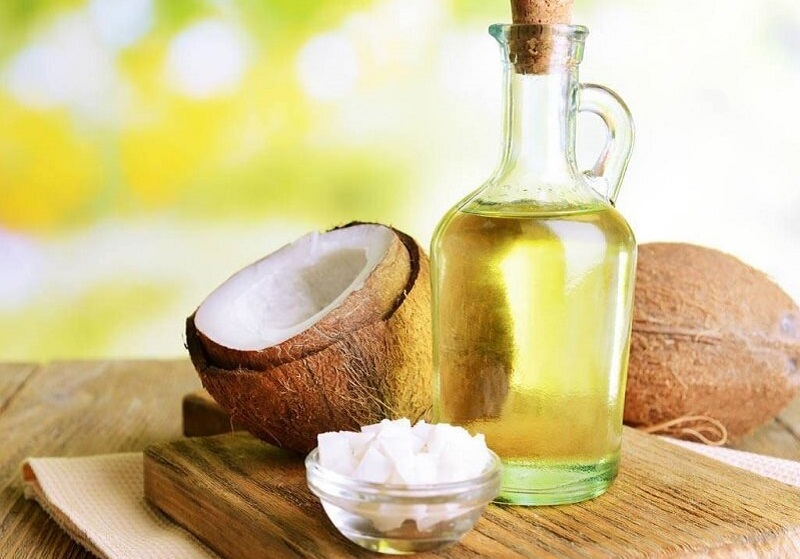 6+ cách trị thâm môi bằng dầu dừa đơn giản và hiệu quả tại nhà