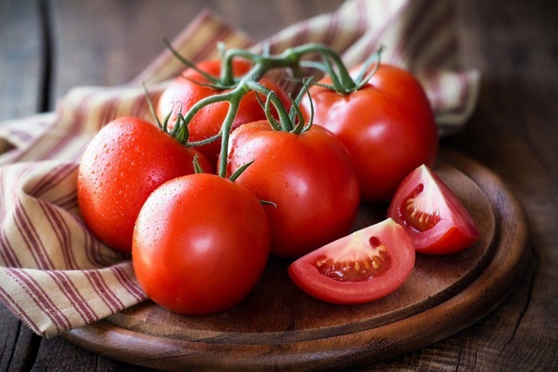Cách triệt lông mặt tại nhà bằng cà chua