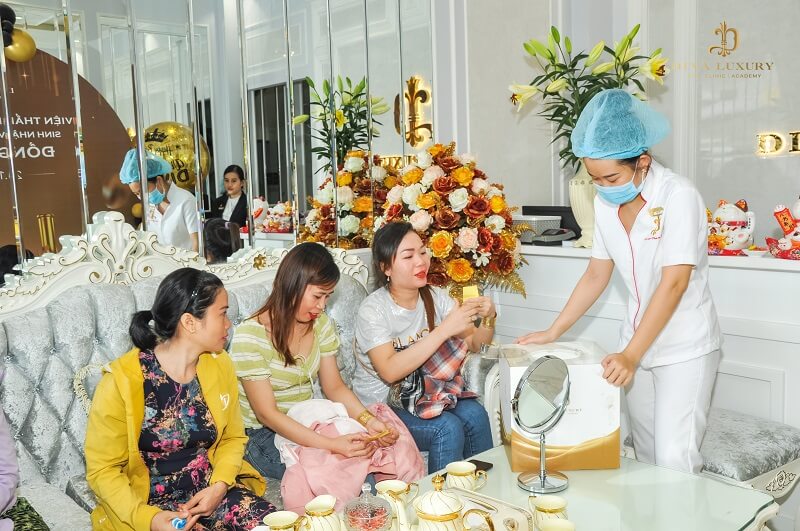 Khách Hàng Nhận Ưu Đãi Vàng Trong Ngày Sinh Nhật Viện Thẩm Mỹ Diva 5