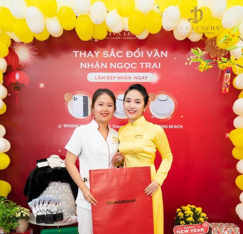 Hàng ngàn bộ lịch tết được trao tay nhân viên DIVA GROUP trước thềm tết tân sửu 2021 7