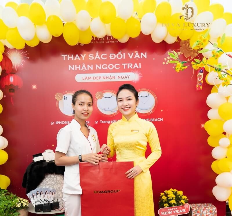 Hàng ngàn bộ lịch tết được trao tay nhân viên DIVA GROUP trước thềm tết tân sửu 2021 8