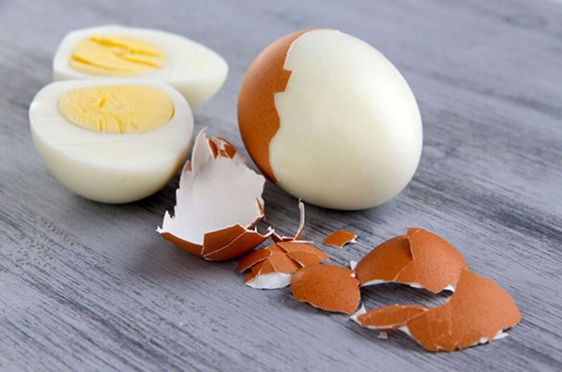 Sau khi phun môi kiêng trứng bao lâu? Lỡ ăn có sao không?