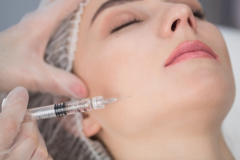 Tiêm Botox không đúng kỹ thuật có thể khiến da bầm tím, sưng đỏ.