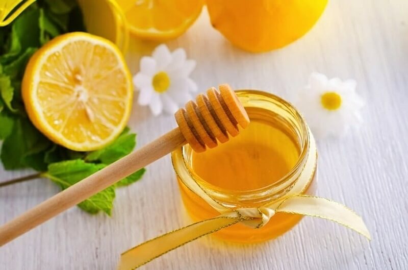 Uống mật ong và chanh vào mỗi buổi sáng