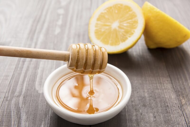 Cách xóa xăm lông mày bằng mật ong và nước cốt chanh