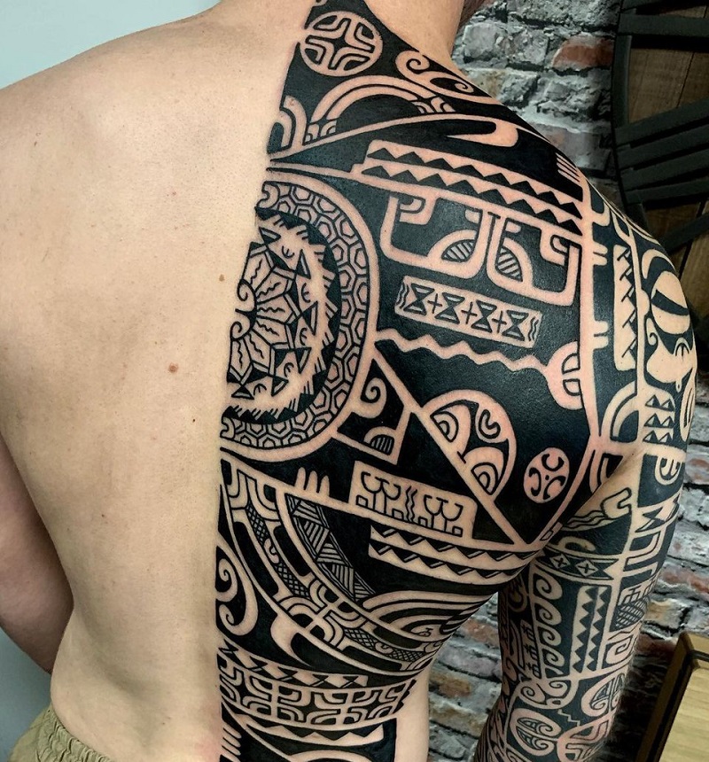 Mẫu hình xăm Maories lưng đầy mê hoặc và huyền bí