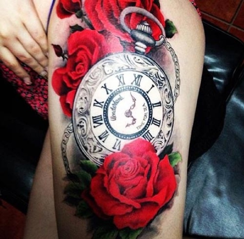 Tattoo hoa hồng đỏ kèm đồng hồ
