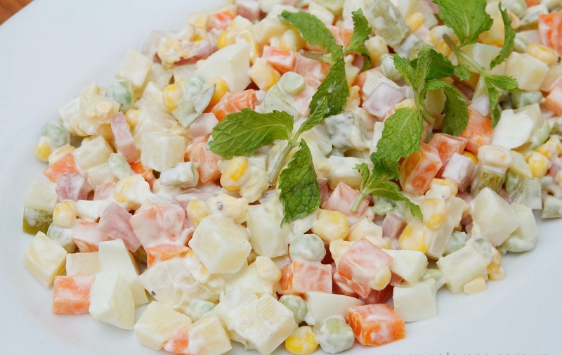 Cách làm salad Nga giảm cân trộn với mayonnaise