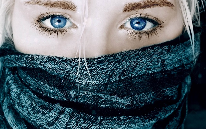 Mắt màu xanh quyến rũ 