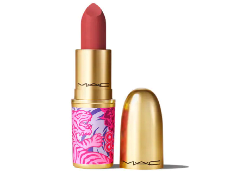 Son MAC Lunar Luck Powder Kiss - Màu Pute Luck (Đỏ mận)