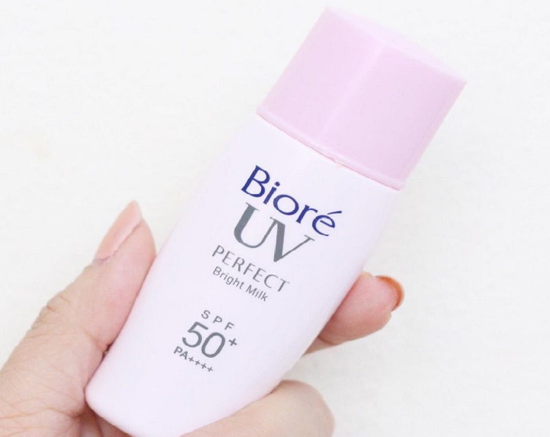 Kem chống nắng Biore UV Bright Face Milk SPF 50+ và PA+++