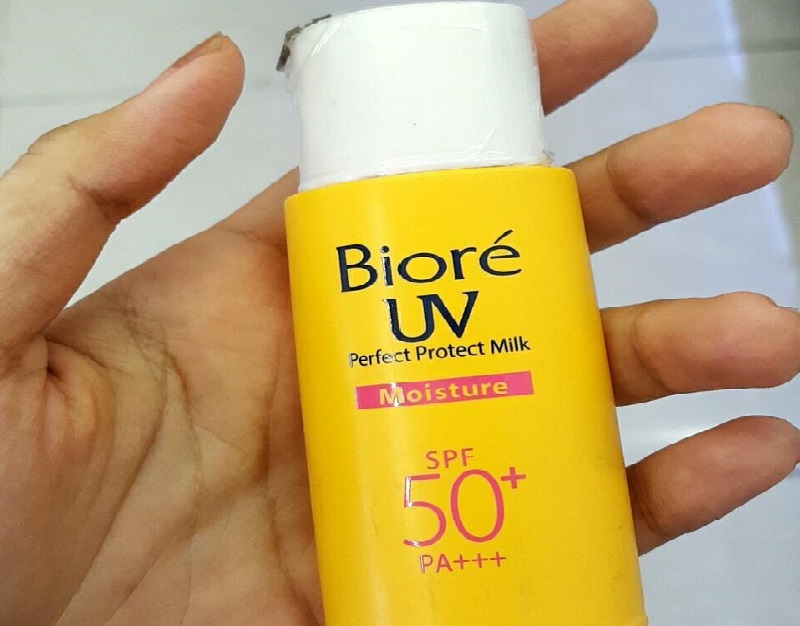 Kem chống nắng Biore UV Perfect Block Milk Moisture SPF 50+, PA+++