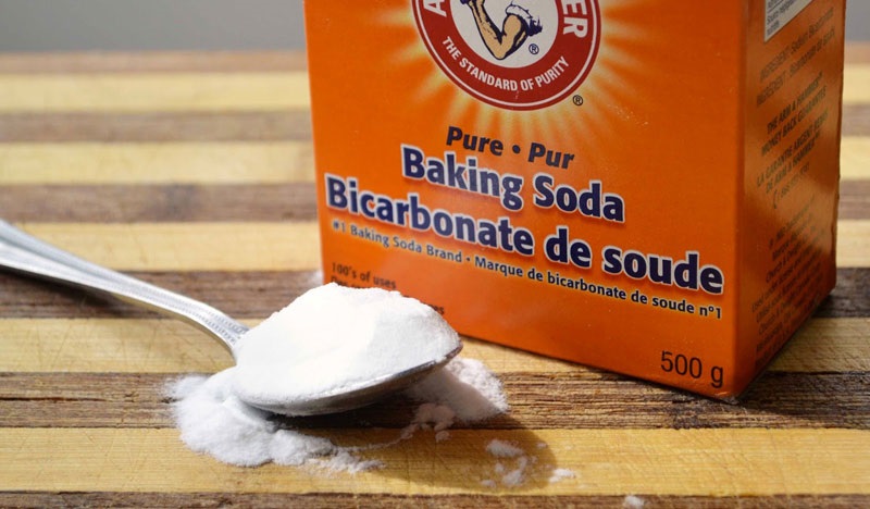 Trị thâm gối bằng baking soda nguyên chất