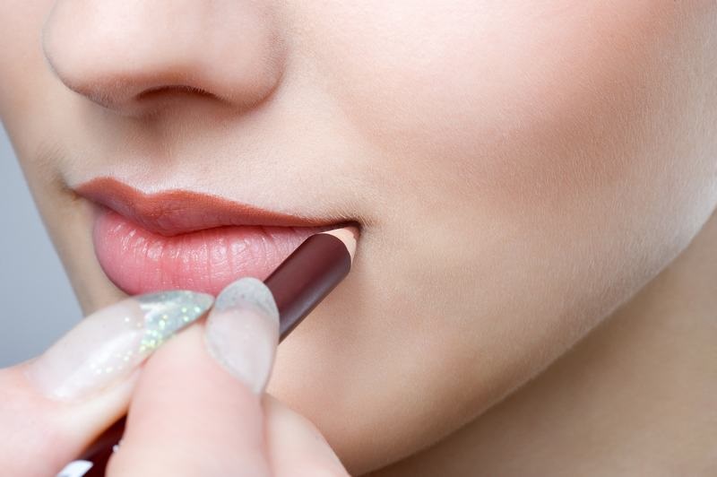 10 mẹo trang điểm sang chảnh giúp lớp makeup sắc sảo hơn