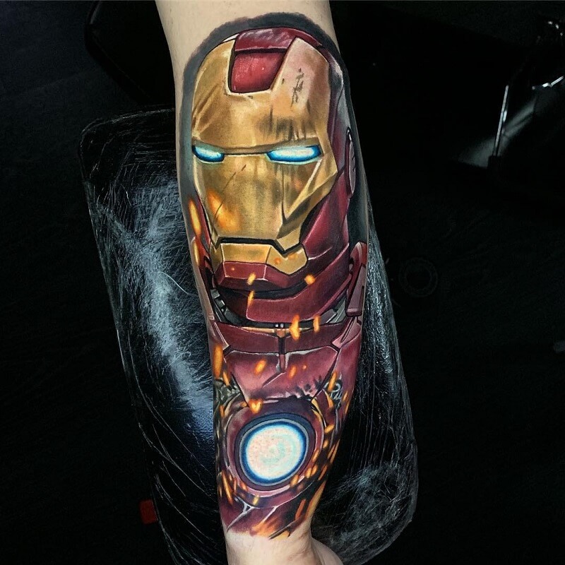 Hình xăm thân trên Iron Man kín cánh tay