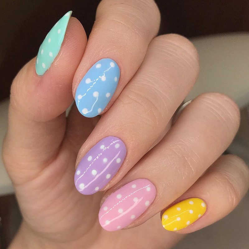 Mẫu nail cầu vồng chấm bi nhẹ nhàng