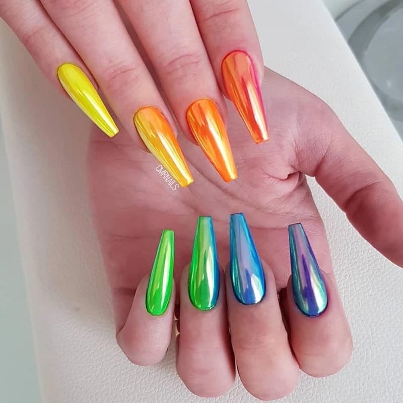 Mẫu nail cầu vồng tráng gương