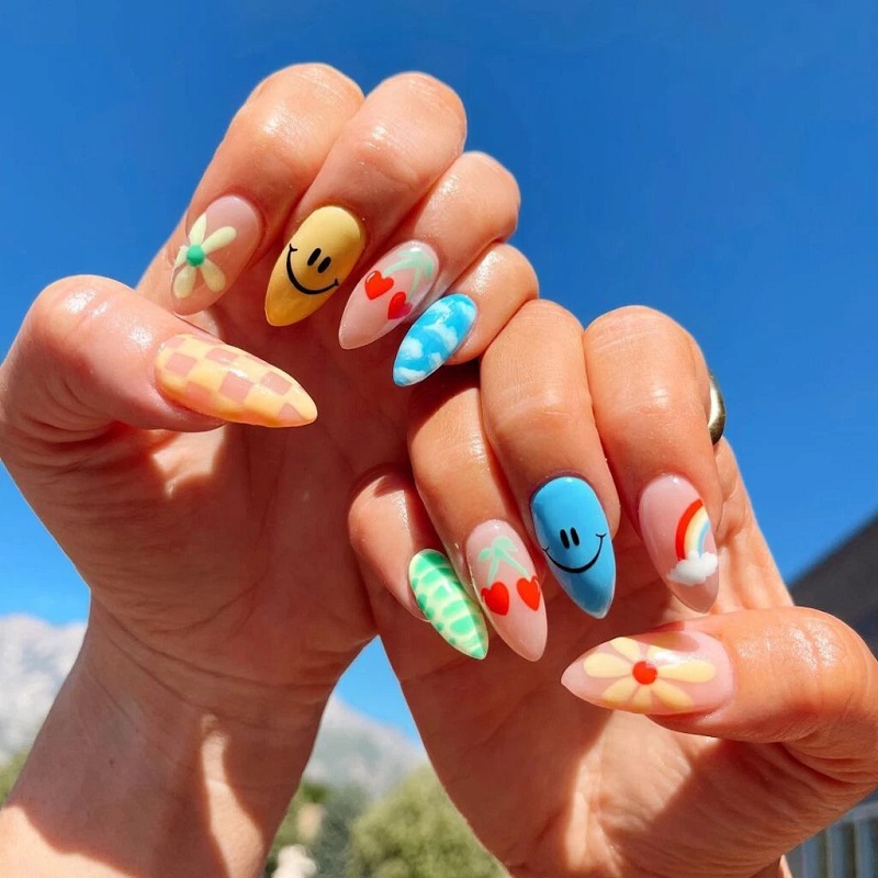 Mẫu nail cầu vồng mặt cười cute