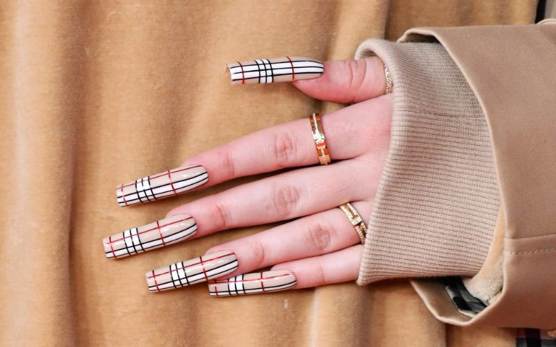 Tổng hợp 49+ mẫu nail burberry - mẫu nail sang chảnh