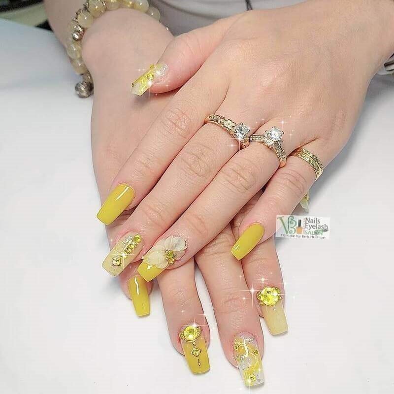 TOP 15 mẫu nail màu vàng đầy nổi bật và sang trọng