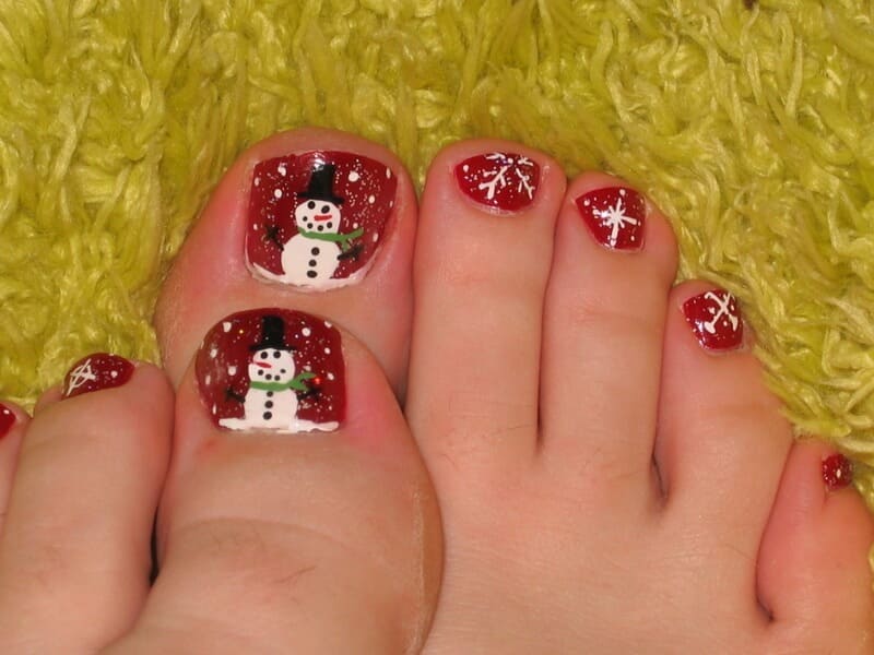 Nail chân Noel màu đỏ mận quyến rũ