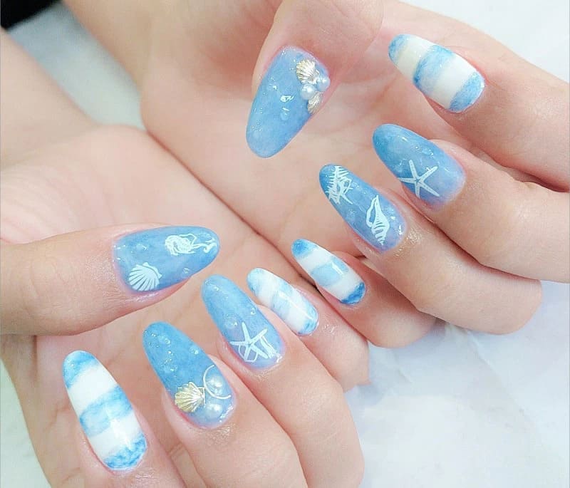 Mẫu nail xanh dương họa tiết biển cả tươi mát cho mùa hè