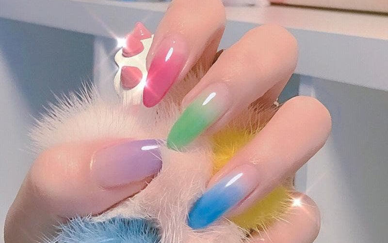  Mẫu nail cầu vồng hiệu ứng trong suốt