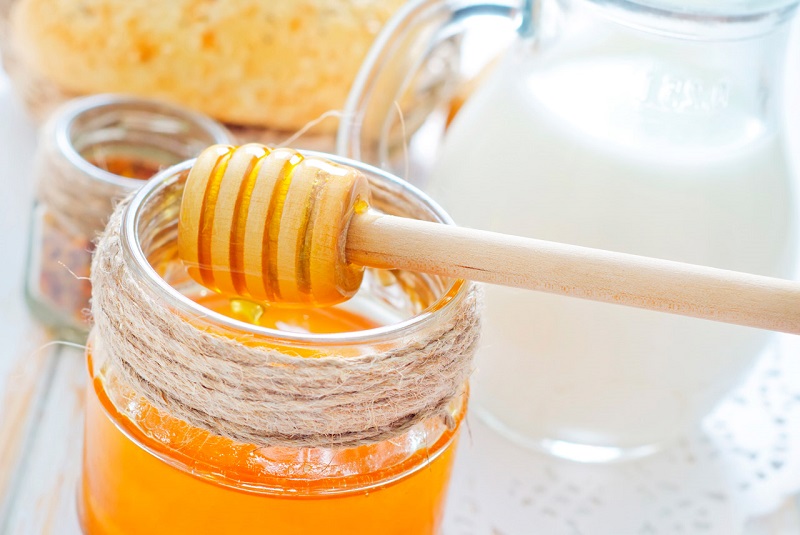 Công thức trị tàn nhang bằng mật ong và sữa tươi