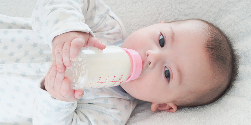 Các chuyên gia khuyến cáo bên uống sữa để ngừa dấu hiệu suy dinh dưỡng 