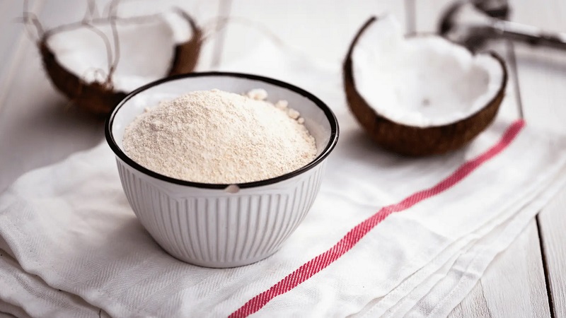 Thay thế bột dừa bằng bột mì để hạn chế lượng carbs nạp vào cơ thể