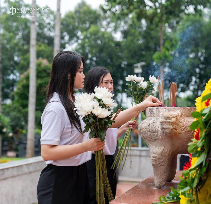 Viện thẩm mỹ DIVA tổ chức dâng hoa dâng hương nhân kỷ niệm 77 năm ngày Thương binh Liệt sĩ 16