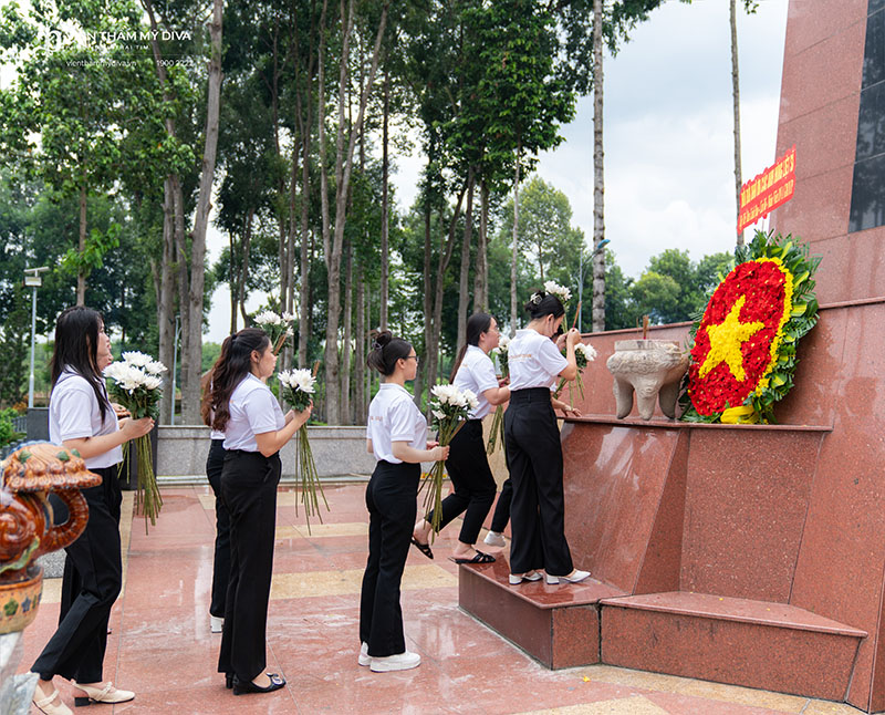 Viện thẩm mỹ DIVA tổ chức dâng hoa dâng hương nhân kỷ niệm 77 năm ngày Thương binh Liệt sĩ 32