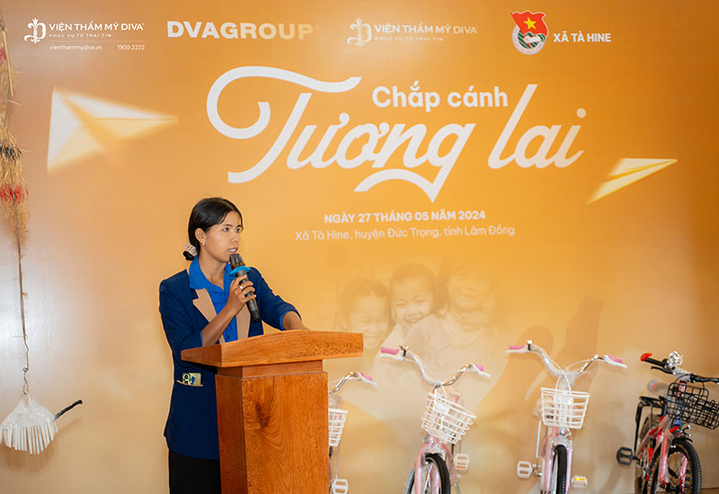 Viện Thẩm Mỹ DIVA tổ chức trao tặng quà cho trẻ em có hoàn cảnh khó khăn tại huyện Đức Trọng, tỉnh Lâm Đồng 9