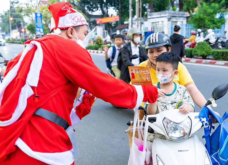 Viện thẩm mỹ DIVA: Tỏa sáng mùa Noel cùng hàng ngàn phần quà hấp dẫn 24