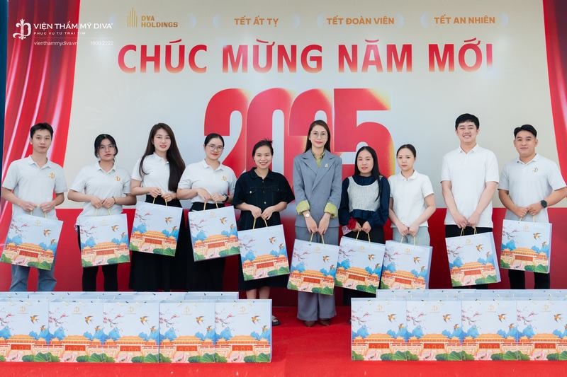 Viện thẩm mỹ DIVA tặng quà cho đối tác, khách hàng dịp Tết Nguyên Đán