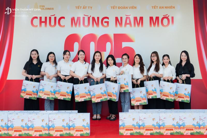 Viện thẩm mỹ DIVA tặng quà cho đối tác, khách hàng dịp Tết Nguyên Đán