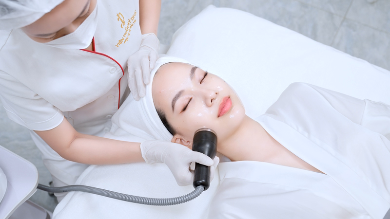 Dịch vụ chăm sóc da chuyên sâu chuẩn spa giúp da khỏe đẹp 8 Điện di tinh chất được áp dụng kết hợp với nhiều loại dưỡng chất thiết yếu khác