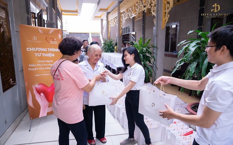 Viện Thẩm Mỹ DIVA Phối Hợp Với Đoàn Y - Bác Sĩ Thư Pháp Thiện Tâm Khám Chữa Bệnh Miễn Phí Cho Người Nghèo