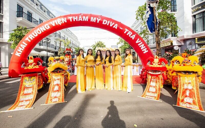 tung-bung-khai-truong-vien-tham-my-diva-lon-nhat-tra-vinh-1