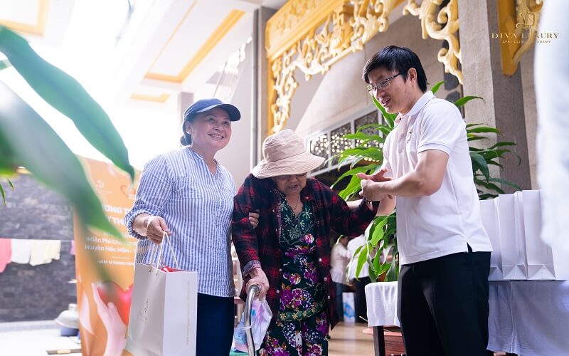 Viện Thẩm Mỹ DIVA Phối Hợp Với Đoàn Y - Bác Sĩ Thư Pháp Thiện Tâm Khám Chữa Bệnh Miễn Phí Cho Người Nghèo