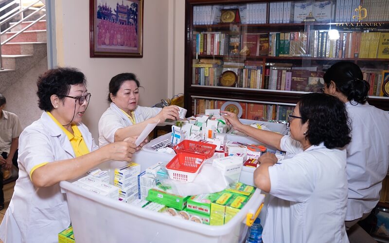 Viện Thẩm Mỹ DIVA Phối Hợp Với Đoàn Y - Bác Sĩ Thư Pháp Thiện Tâm Khám Chữa Bệnh Miễn Phí Cho Người Nghèo