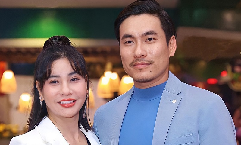 2-nguoi-co-vi-tri-not-ruoi-giong-nhau-2