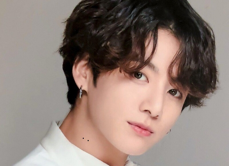 Ý nghĩa 2 nốt ruồi song song ở cổ