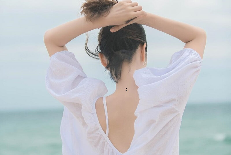 Ý nghĩa 2 nốt ruồi song song ở sau gáy