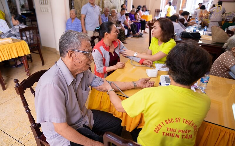 Viện Thẩm Mỹ DIVA Phối Hợp Với Đoàn Y - Bác Sĩ Thư Pháp Thiện Tâm Khám Chữa Bệnh Miễn Phí Cho Người Nghèo