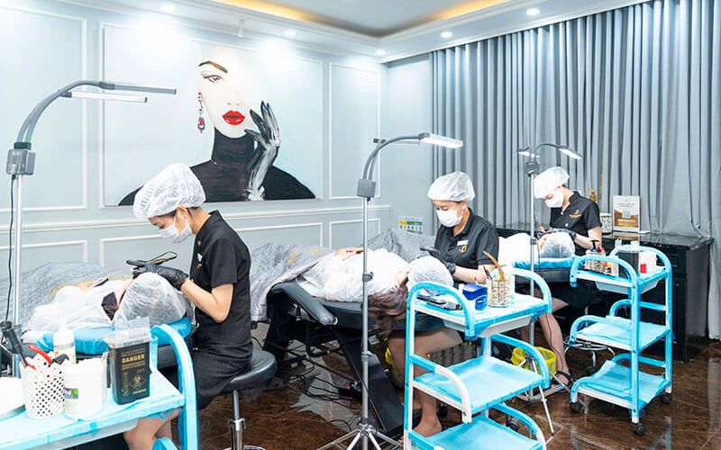 Thẩm mỹ viện là cơ sở y tế chuyên cung cấp các dịch vụ nhằm cải thiện ngoại hình