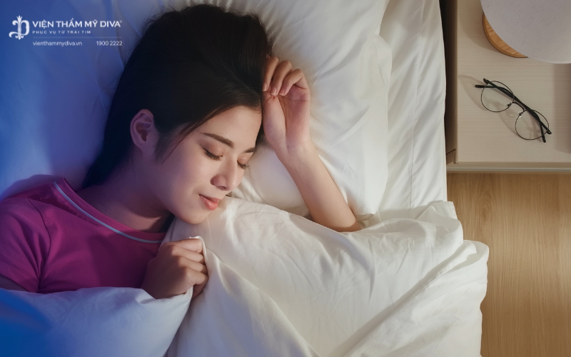 Bạn nên ngủ đủ từ 7 - 8 tiếng mỗi ngày để cơ thể nhanh hồi phục