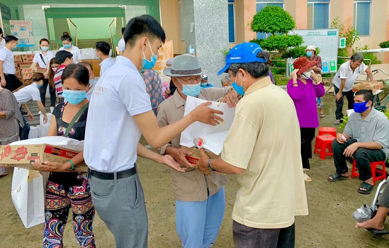 Viện thẩm mỹ DIVA thực hiện triết lý "gieo yêu thương đi khắp muôn nơi"