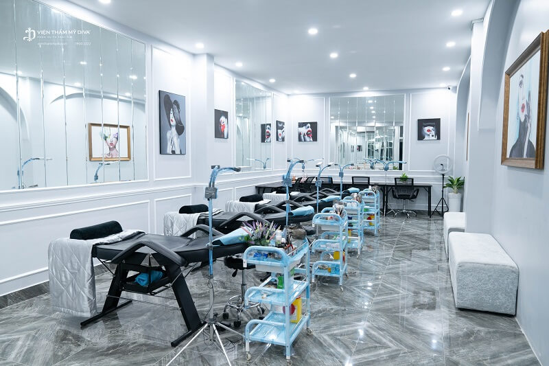 không gian phun môi